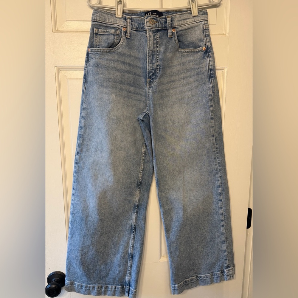GAP High-Rise Wide-Leg Crop Jeans in Faded Blue